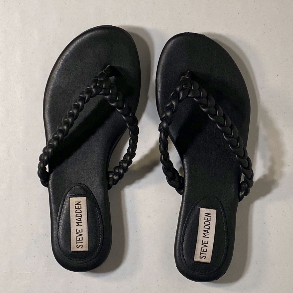 STEVE MADDEN Faux Leather Black Flip Flop Sandals
